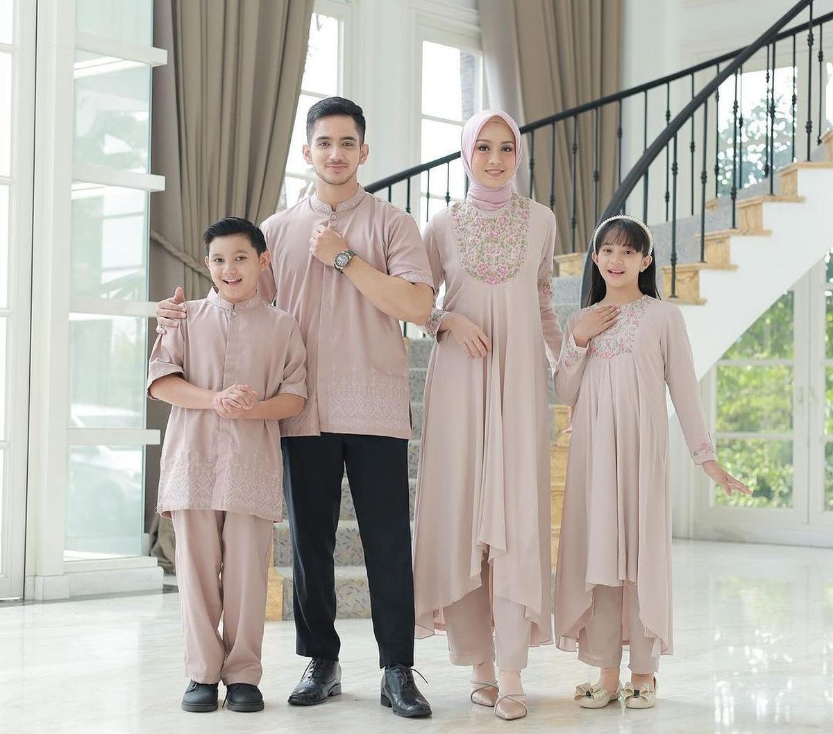 15 Rekomendasi Baju Lebaran Couple 2024, Tampil Trendy dan Kompak