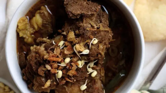Resep Rawon Khas Jawa Timur dengan Kluwek.