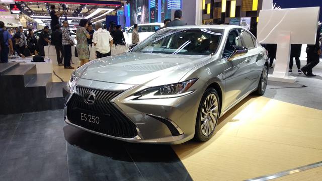 Lexus ES 250 Mengaspal di GIIAS 2019