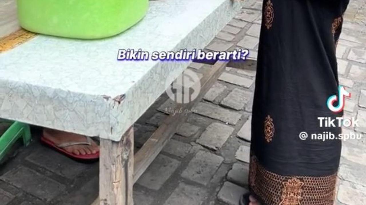 Ibu ini pun membuat semuanya ini sendiri dan menjualnya seorang diri.