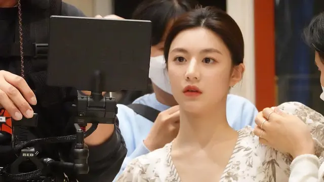 Ekspresi Bengong Go Youn Jung
