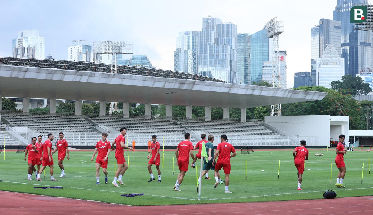 Pantauan Bola.com langsung di lokasi memperlihatkan adanya 15 pemain yang ikut serta dalam sesi latihan Timnas Indonesia tersebut. (Bola.com/M Iqbal Ichsan)