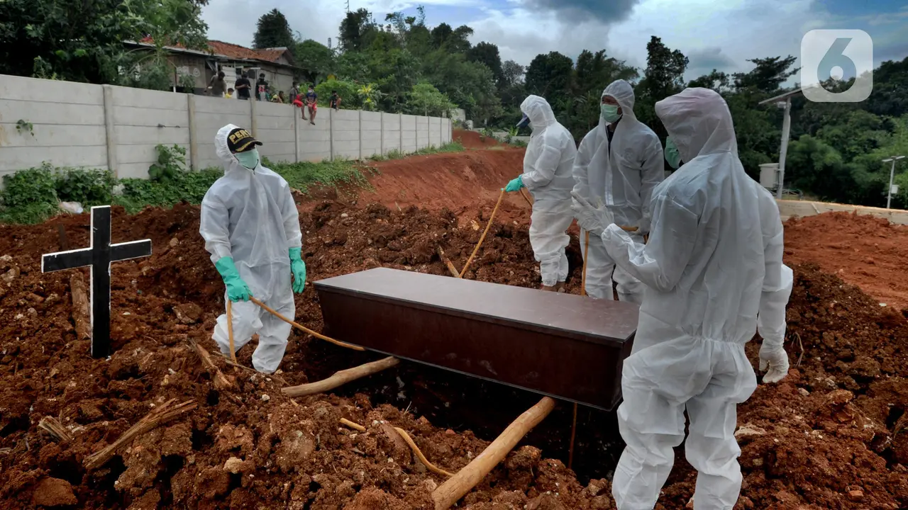 FOTO: Korban Meninggal Akibat COVID-19 Terus Bertambah