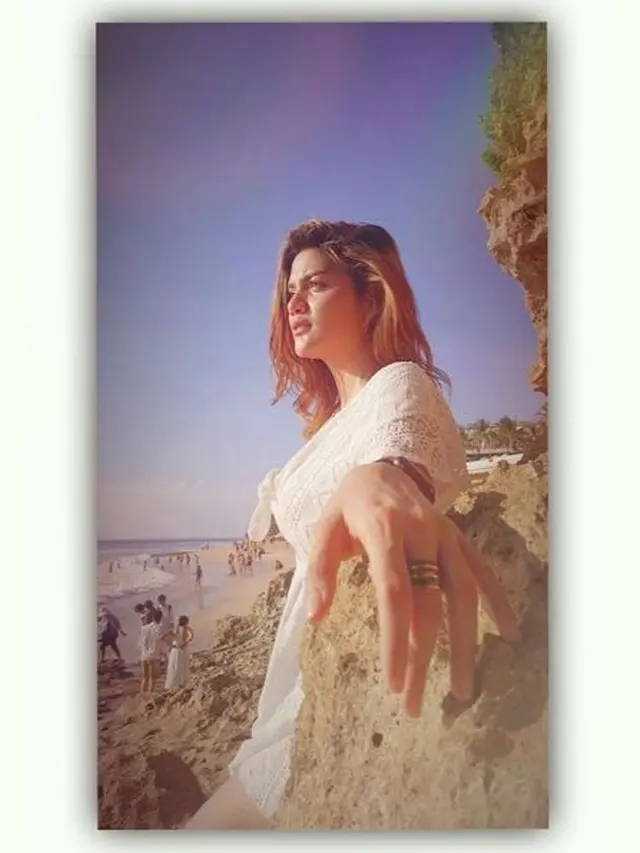 Hilda Vitria Khan