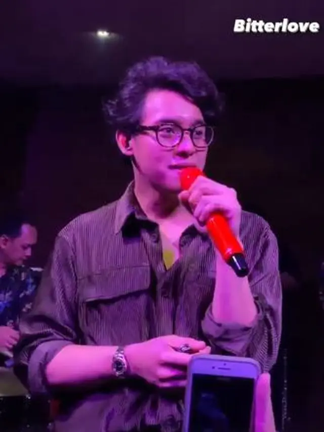Tulis Pesan Maaf, Ini 6 Potret Ardhito Pramono Usai Bebas dan Kembali Manggung