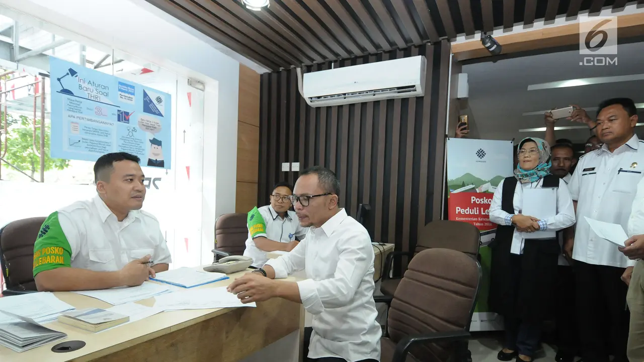 Menaker Hanif Dhakiri Cek Kesiapan Posko Peduli Lebaran 2018