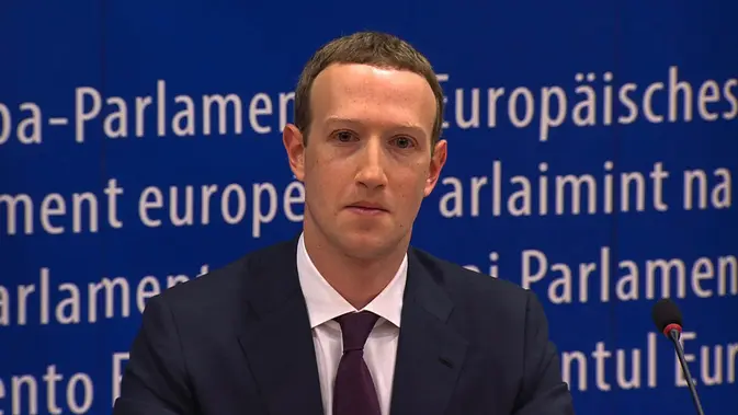 CEO Facebook Mark Zuckerberg memberi keterangan di markas Parlemen Eropa di Brussel, Belgia, Selasa (22/5). Zuckerberg memberi keterangan terkait skandal kebocoran data Facebook. (EBS/AFP)
