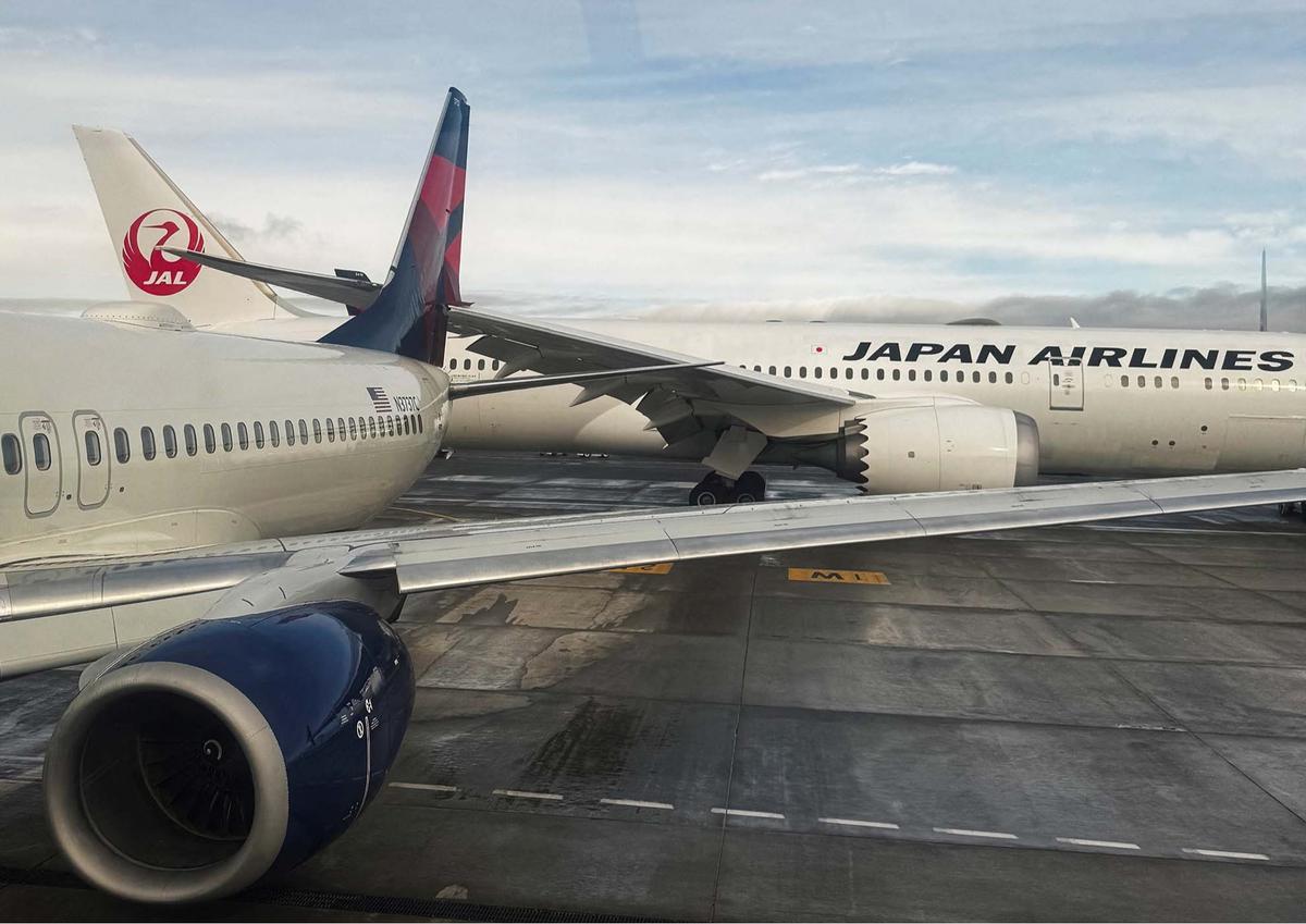 Sayap Pesawat Japan Airlines Menabrak Ekor Pesawat Delta Airlines di Bandara Seattle