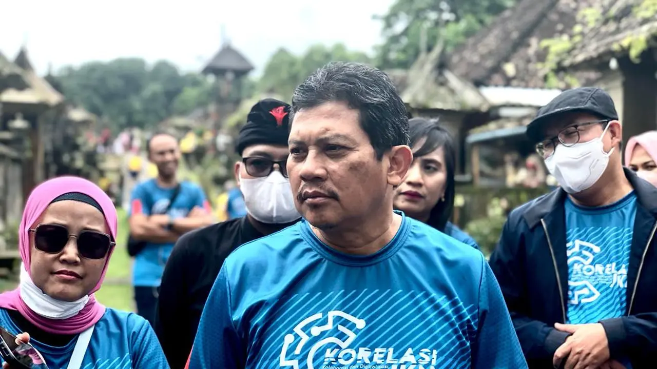 Direktur Utama Badan Penyelenggara Jaminan Sosial (BPJS) Kesehatan Ali Ghufron Mukti saat kunjungan ke Desa Penglipuran, Bali (13/10/2022).