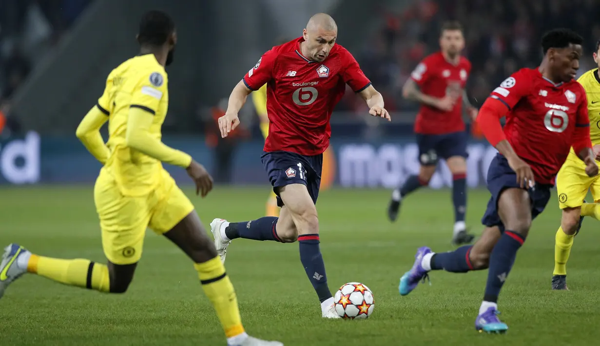 Lille menambah intensitas penyerangan usai kembali dari ruang ganti. Yilmaz mendapatkan peluang berbahaya pada menit ke-51. Namun, tandukannya masih melebar tipis dari gawang Chelsea. (AP/Michel Spingler)