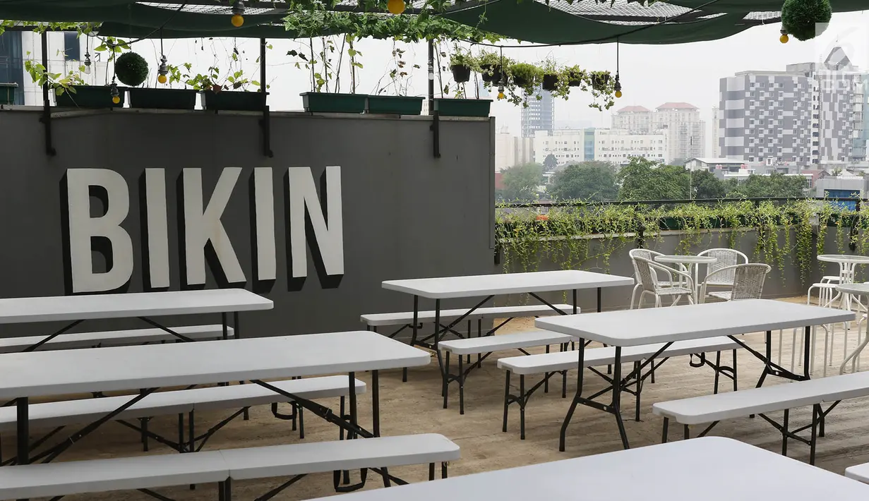 Suasana desain interior Menara Kibar di Jakarta, Selasa (29/8). Menara Kibar ini memiliki rooftoop yang bisa digunakan juga untuk acara ataupun sekedar nongkrong. (Liputan6.com/Immanuel Antonius)