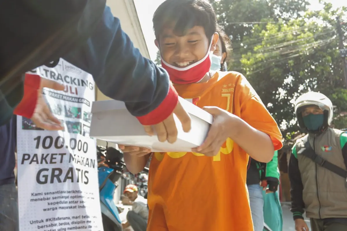 Poltracking Indonesia membagikan 20 ribu paket bansos untuk terdampak corona