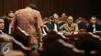 Wakil Ketua KPK non Aktif, Bambang Widjojanto (kedua kanan) menghadiri sidang Uji Materi UU KPK di Mahkamah Kontitusi, Jakarta, Selasa (23/6/2015). Sidang menghadirkan dua saksi ahli guna menguji materi UU No.30 Tahun 2002. (Liputan6.com/Faizal Fanani)