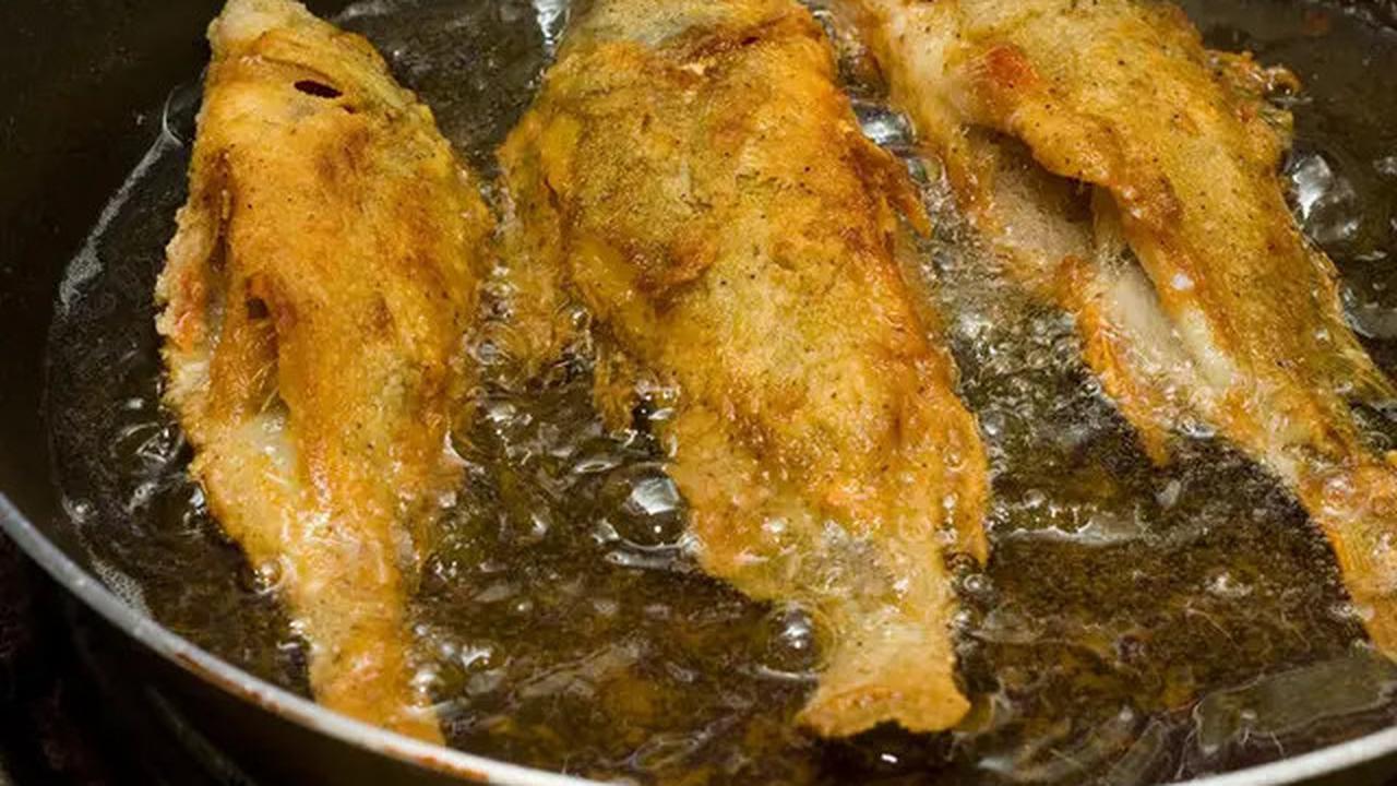 Trik Goreng Ikan yang Tidak Lengket dan Minyak Tetap Bersih