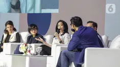 Direktur Konsumer BRI, Handayani (ketiga kiri) memberikan paparan saat menjadi pembicara dalam BRILIANPRENEUR 2019 di JCC, Jakarta, Sabtu (21/12/2019). Handayani mengatakan, BRI mendorong produk UMKM dalam negeri bisa bersaing di pasar global agar bisa diekspor. (Liputan6.com/Faizal Fanani)