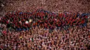 Festival berakhir pada tanggal 14 Juli tengah malam, ditandai dengan dinyanyikannya 'Pobre de Mi'. (AP Photo/Alvaro Barrientos)