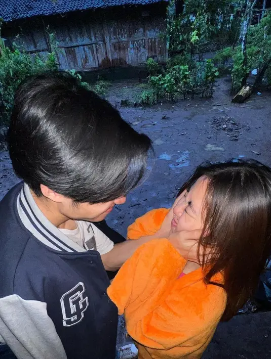 <p>Meski demikian, Kiesha juga tak menutup untuk membuka hati dengan perempuan yang lebih tua. Ia juga tak merasa keberatan. Seperti diketahui Kiesha baru saja putus dengan perempuan yang usianya lebih tua lima tahun. [Instagram/kiesha.alvaro]</p>