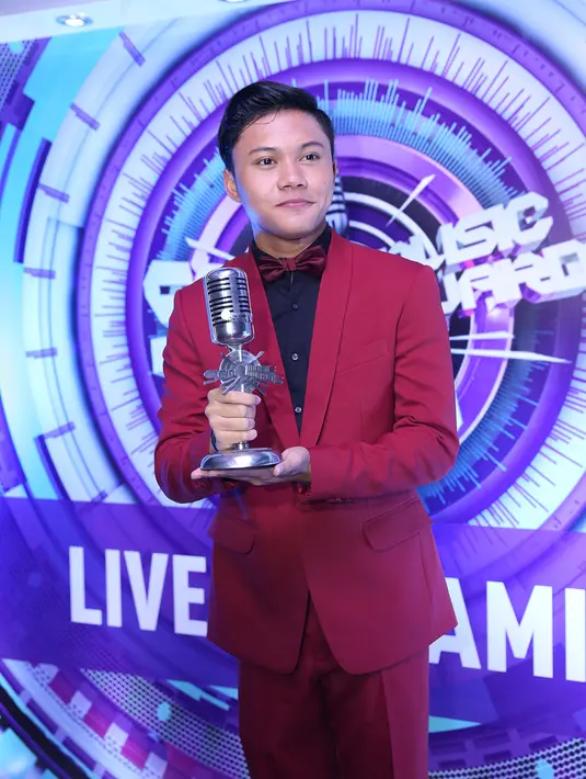 Keberhasilan Iki di ajang ini bukan hanya untuk satu nominasi saja. Lagu miliknya yang berjudul Kesempurnaan Cinta juga masuk sebagai nominator Lagu Pop Paling Ngetop. (Nurwahyunan/Bintang.com)