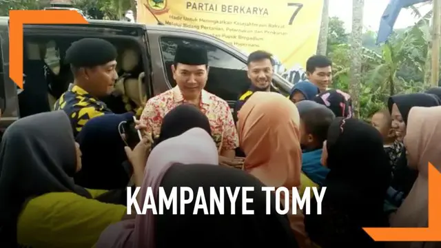 Hutomo Mandala Putra atau Tommy Soeharto melakukan kampanye di Sukabumi, Jawa Barat. Ia menemui para petani untuk mengecek kondisi ekonomi petani.