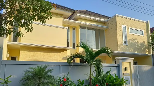 paduan warna cat dinding rumah dan pagar yang serasi