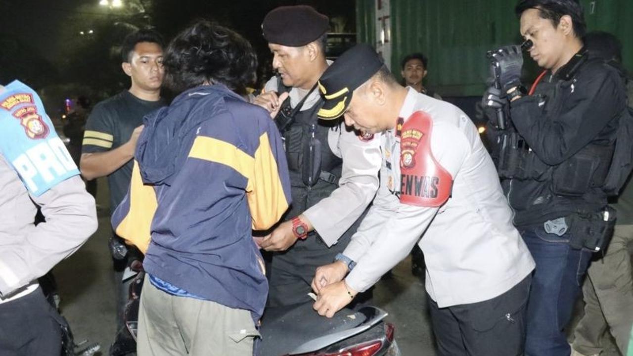 Polres Jakbar Amankan Dua Remaja Bawa Tembakau Sintetis, Perketat Patroli Kejahatan Jalanan