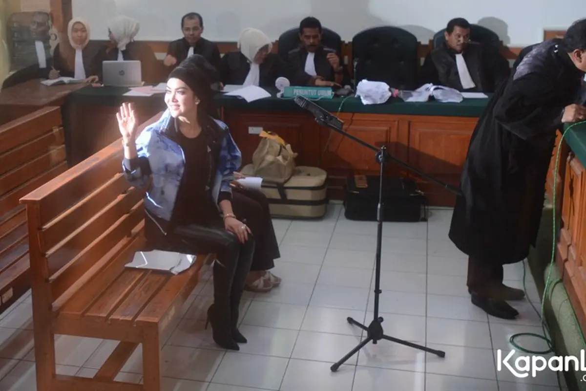 [Bintang] Syahrini di Sidang First Travel