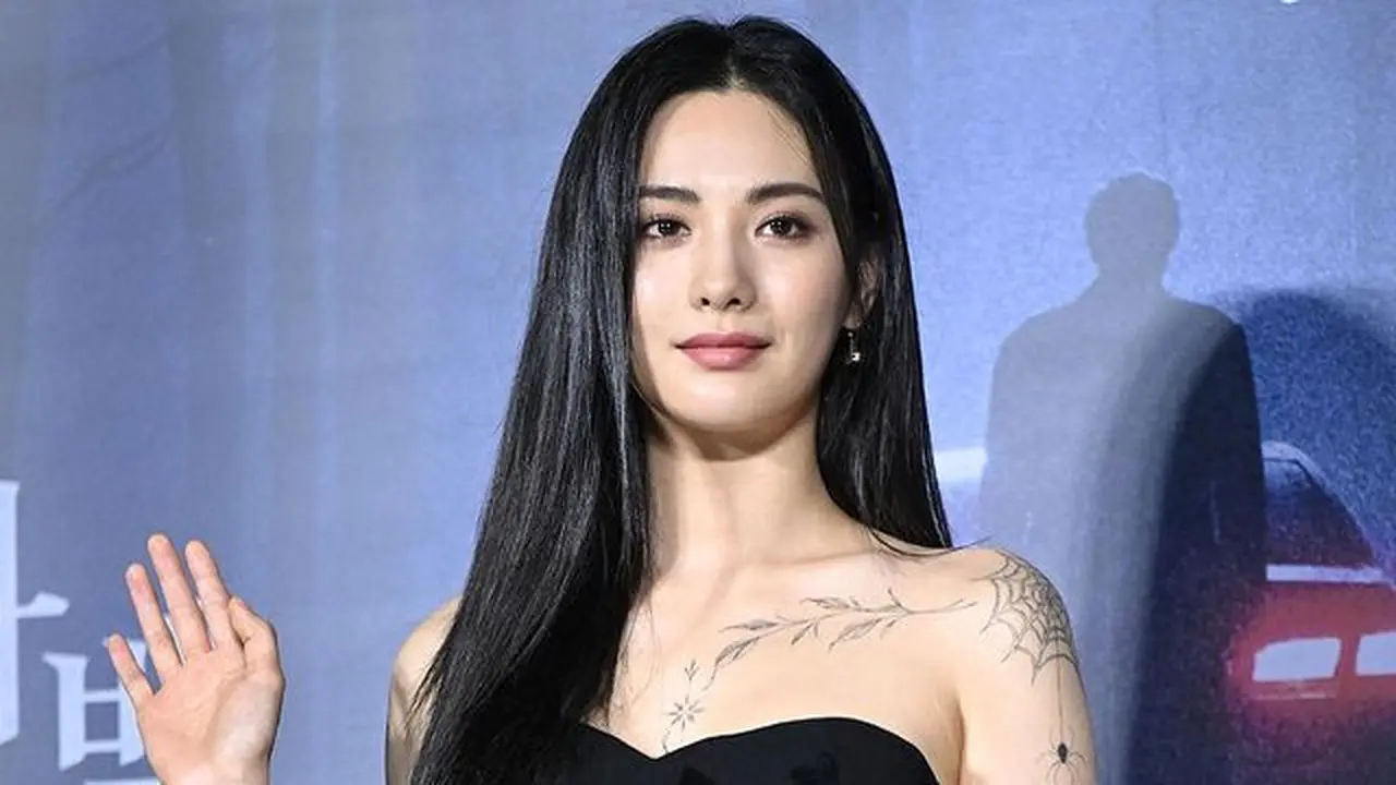 Gaya Fearless Nana ex After School dengan Penuh Tato, Warganet Sebut Mirip Jisoo BLACKPINK