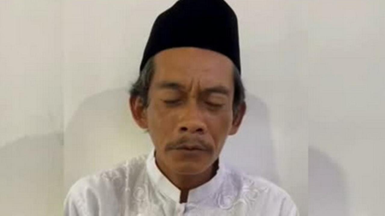 Sambil Menangis, Sunhaji Penjual Es Teh Minta Prabowo Tolak Pengunduran Diri Gus Miftah