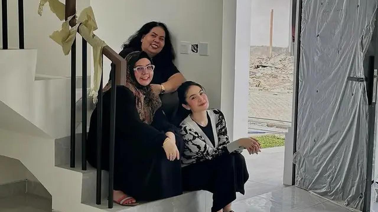 7 Potret Sharen Fernandez Beli Rumah Perdana di Usia 22, Spesial untuk Ibu