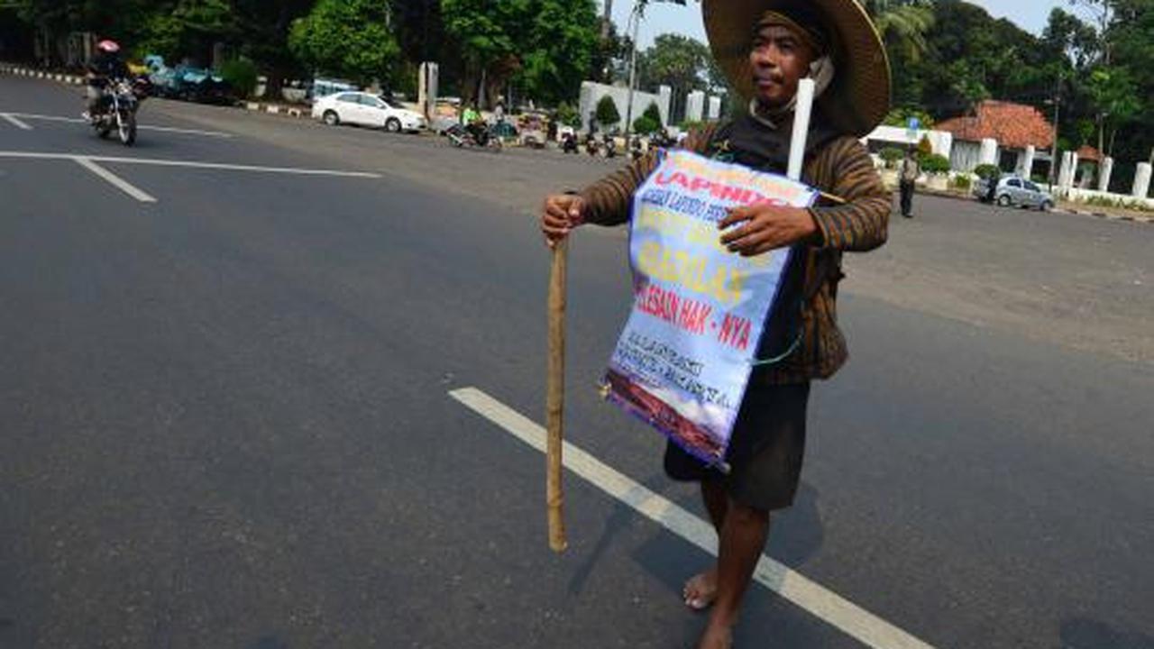 25 Hari jalan kaki, korban Lapindo tiba di Jakarta