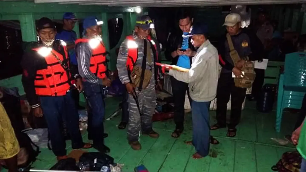 Penumpang Kapal Mengamuk