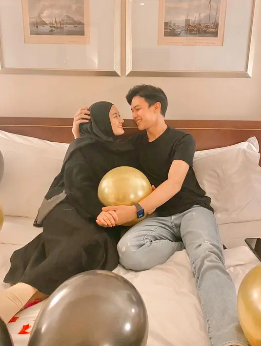 "Istikharahnya 2 minggu. Dan yang paling menguatkan aku ya Mama," lanjut Dinda Hauw. (Instagram/dindahw)