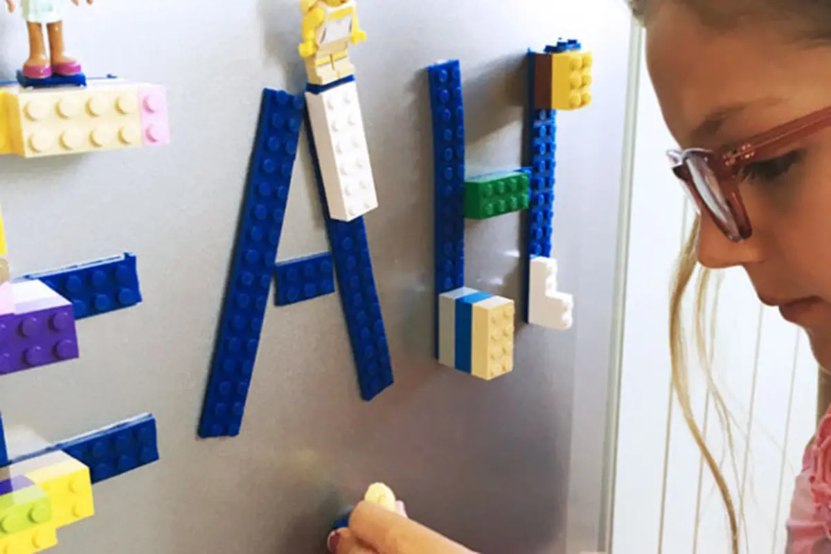 [Bintang] Ditempel di Mana Pun, Plester Lego Ini Bikin Baper Ingin Punya!