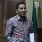 Terdakwa suap Dana Otonomi Khusus Aceh (DOKA) Bupati Bener Meriah nonaktif, Ahmadi usai menjalani sidang pembacaan tuntutan di Pengadilan Tipikor, Jakarta, Kamis (22/11). Ahmadi dituntut hukuman empat tahun penjara. (Liputan6.com/Helmi Fithriansyah)