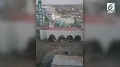 Gempa 7,4 magnitudo melanda Palu, Donggala, dan sekitarnya. Gempa sebabkan tsunami 1,5 meter di Pantai Talise dan melahap bangunan di sekitarnya.