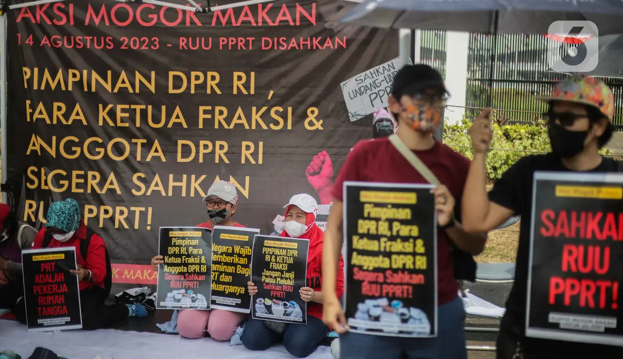 aksi serupa akan dilakukan secara bergilir di beberapa kota. Aksi tersebut dinilai sebagai bentuk solidaritas nasib PRT. (Liputan6.com/Faizal Fanani)