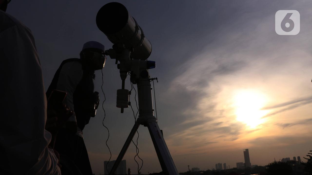 FOTO: Memantau Hilal Awal Ramadan 1441 Hijriah