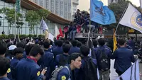 Mahasiswa Trisakti Demo di Patung Kuda, Bawa 3 Tuntutan Ini