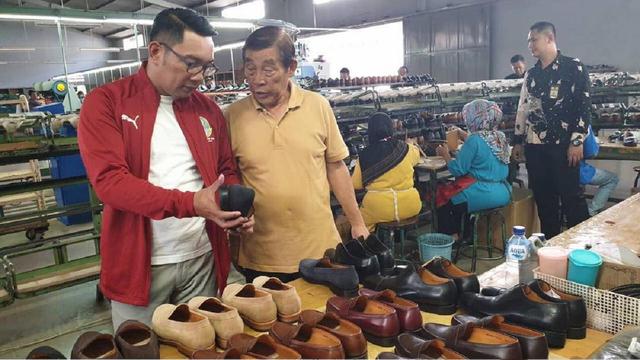 Ridwan Kamil Pamer Sepatu Yang Dilirik Pasar Dunia Buatan Jawa Barat Lifestyle Liputan6 Com