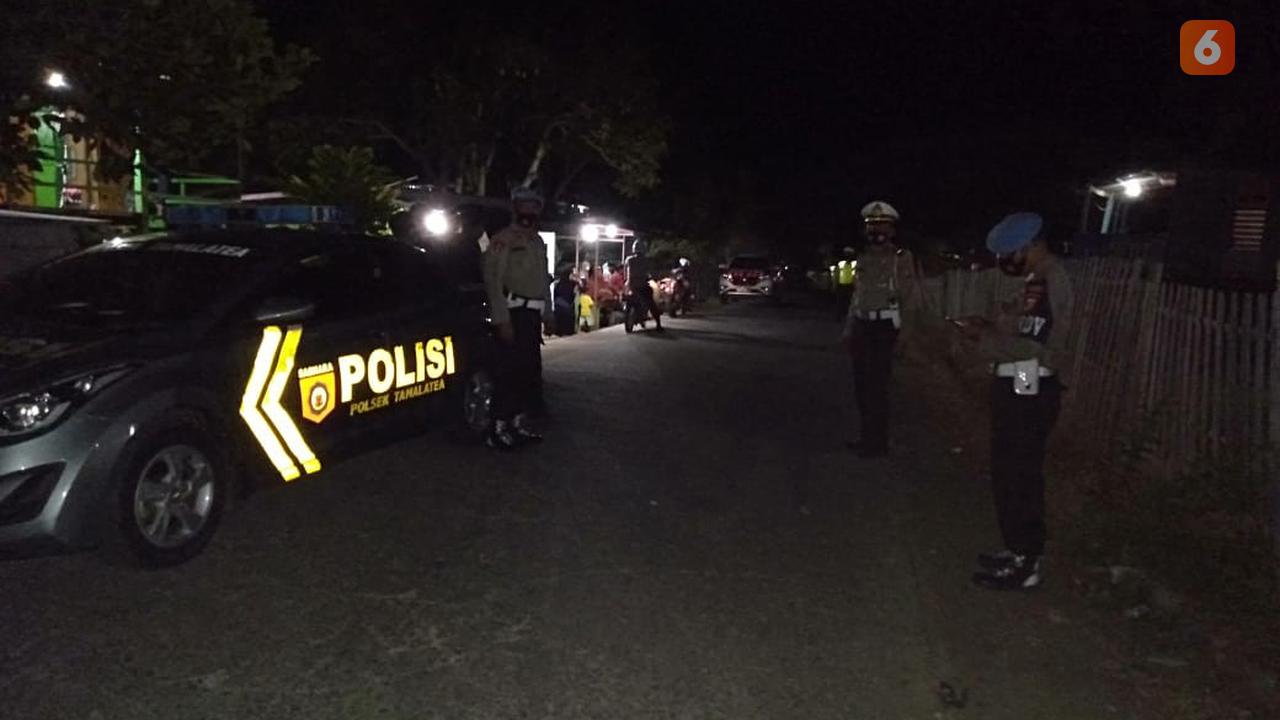 Polisi berjaga di TKP pembacokan anggota DPRD Jeneponto (Liputan6.com/Dok: Polres Jeneponto)