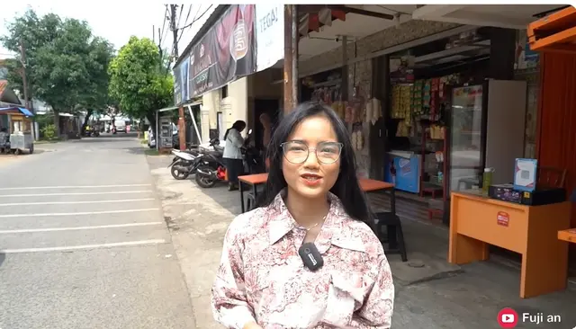 6 Potret warung sembako Fadil Jaidi yang menyatu dengan rumah, desainnya sederhana