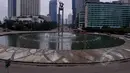 Kawasan Jalan Sudirman-MH Thamrin, Jakarta, terlihat sepi pada liburan Tahun Baru Imlek, Kamis (19/2/2015). (Liputan6.com/Johan Tallo)