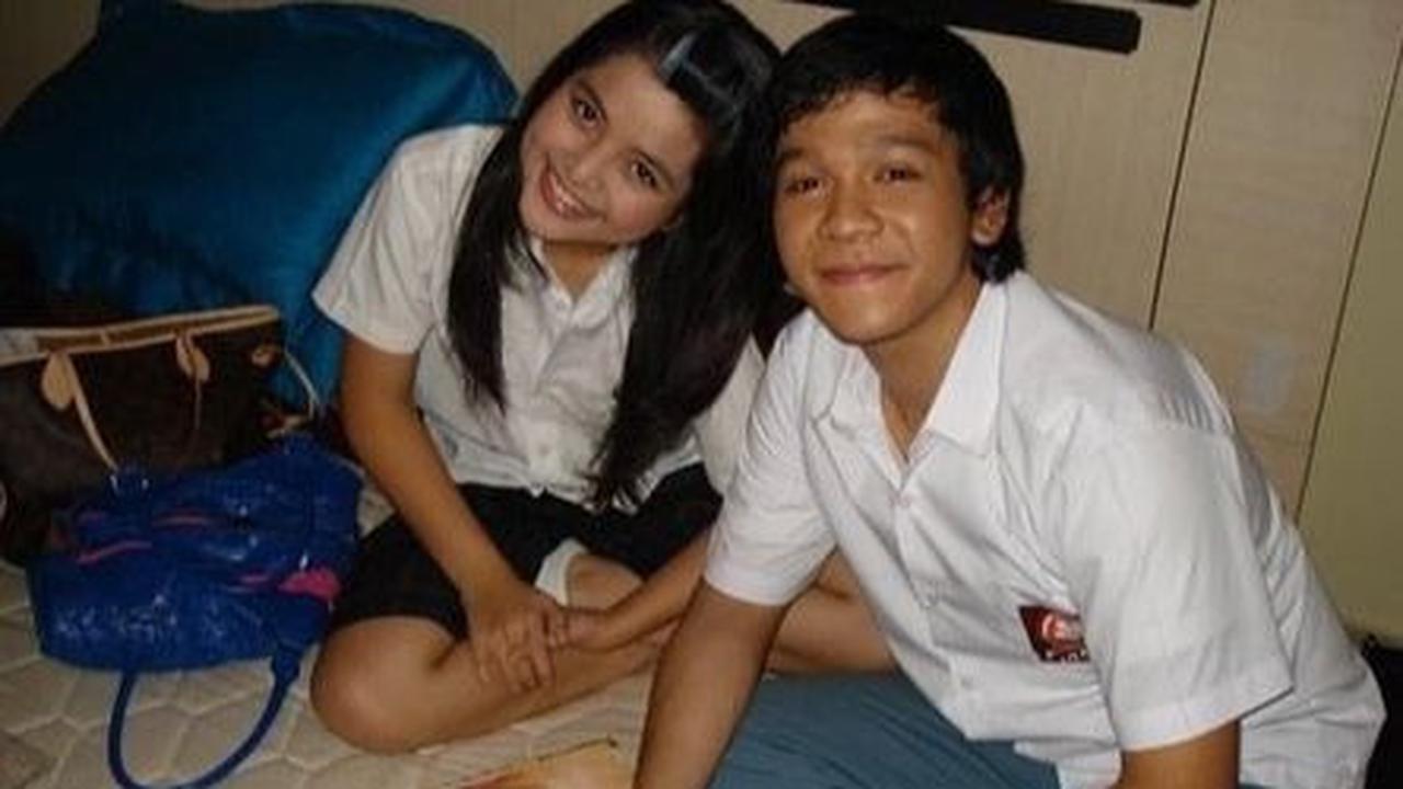Saat SMA, Tasya pun harus menjalani dua kegiatan sekaligus yakni sekolah dan syuting. Tak jarang, saat Tasya datang ke lokasi syuting pun masih mengenakan seragam sekolah.<br>