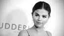 Aktris Selena Gomez menghadiri pemutaran perdana "Rudderless" di Teater Vista, Los Angeles, 7 Oktober 2014. Selena mengatakan dirinya menjalani kemoterapi setelah didiagnosis menderita penyakit lupus. (Jason Kempin/Getty Images / AFP)