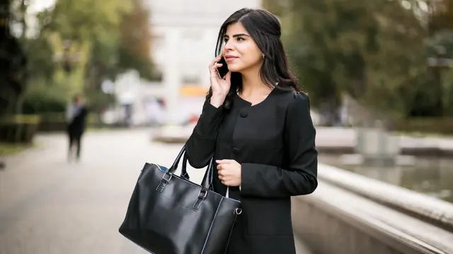 7 Rekomendasi Tas Kerja Fashionable dan Fungsional (photo by freepik.com)