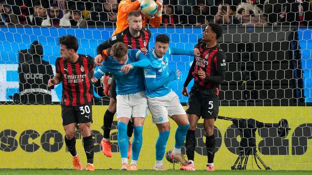 Duel Napoli vs Milan di semifinal Supercoppa Italiana di Al-Awwal Park, Riyadh, Arab Saudi, Jumat (19/12/2025). (AP Photo/Altaf Qadri)