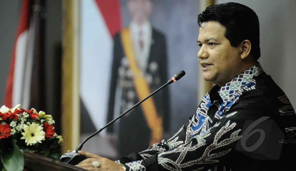 Ketua KPU, Husni Kamil Manik berpidato saat peresmian  'Pemilihan Kepala Daerah Serentak' di Kantor KPU, Jakarta, Jumat (17/4/2015). Rencananya pilkada serentak di 9 Provinsi dan 260 Kabupaten/Kota pada 9 Desember 2015 (Liputan6.com/Faizal Fanani)