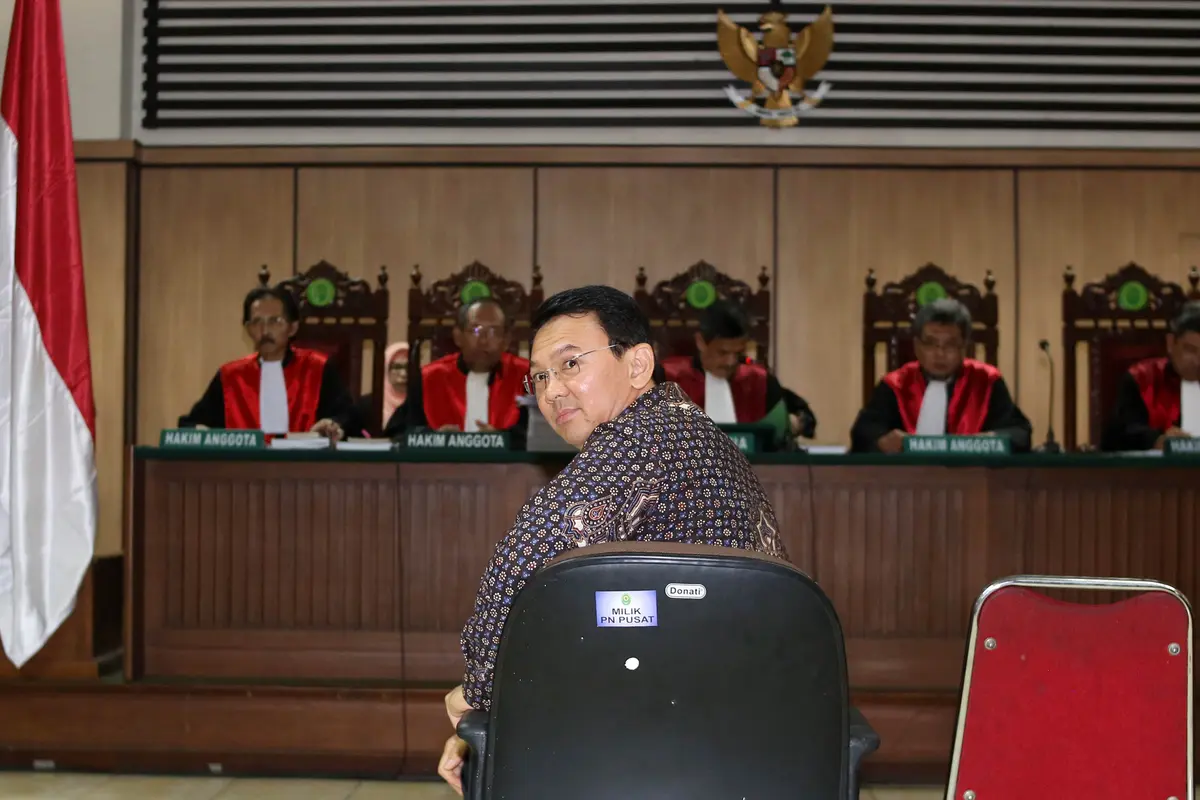 20161227-Hakim Bacakan Putusan Sela dalam Sidang Ahok-Jakarta