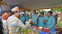 Menteri Desa Pembangunan Daerah Tertinggal dan Transmigrasi Abdul Halim Iskandar di sela Acara Puncak Hari Bhakti Transmigrasi (HBT) ke-72 di Lapangan Kapsul Waktu, Kabupaten Merauke, Provinsi Papua Selatan, Senin (12/12/2022). (Ist)