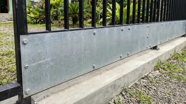 Plat Logam Tambahan